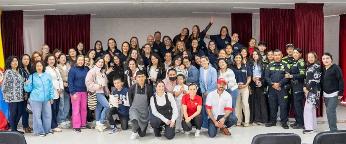 Equipo de profesionales y voluntarios de la Fundación Levántate y Decide